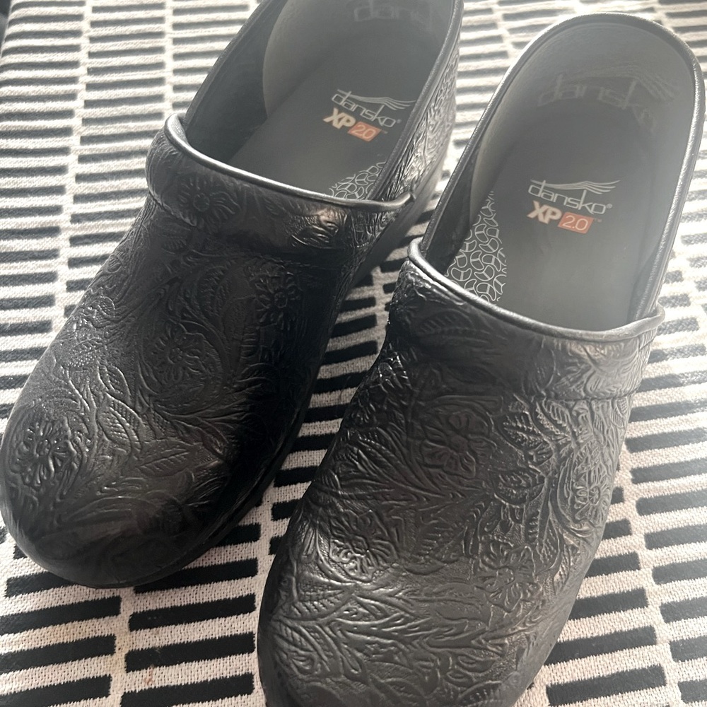 ➰Slip Resistant Clogs - Picture 2 of 4
